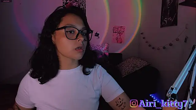 lila kitty81 online show from February 4, 10:05 pm