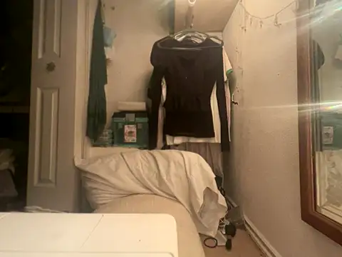 prettylilandrea online show from November 10, 7:02 am