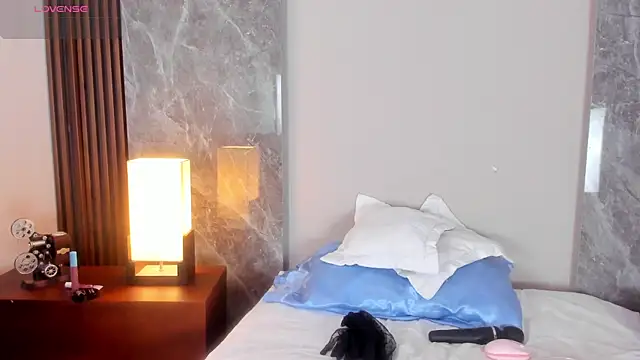 Emma hunter  online show from October 29, 4:00 am