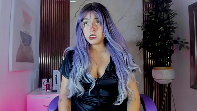 Snapshot of artemish__ chatting on December 22, 1:22 pm artemish online show from December 22, 1:22 pm