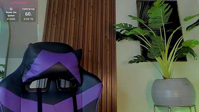 Snapshot of artemish__ chatting on February 4, 12:44 pm artemish online show from February 4, 12:44 pm