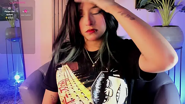 Snapshot of artemish__ chatting on November 11, 12:44 pm artemish online show from November 11, 12:44 pm