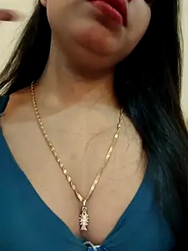 Snapshot of Maahhii_2 chatting on October 17, 7:04 pm Maahhii 2 online show from October 17, 7:04 pm