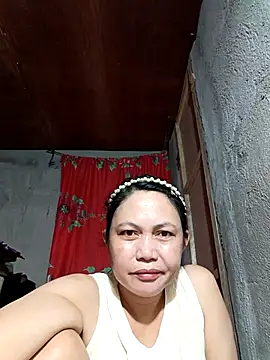 Snapshot of Everleigh_mom chatting on September 23, 10:22 am Everleigh mom online show from September 23, 10:22 am