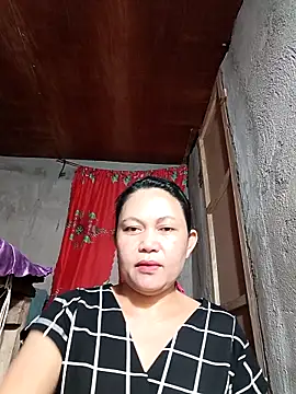 Snapshot of Everleigh_mom chatting on October 10, 10:49 am Everleigh mom online show from October 10, 10:49 am