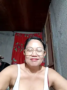 Everleigh mom online show from November 18, 8:01 pm