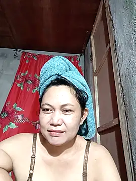 Snapshot of Everleigh_mom chatting on September 12, 1:50 am Everleigh mom online show from September 12, 1:50 am