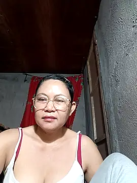 Everleigh mom online show from October 28, 7:46 pm