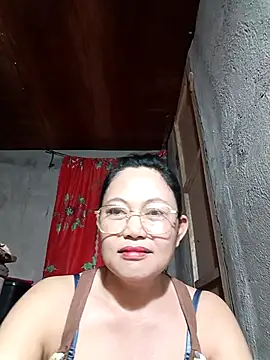 Everleigh mom online show from November 30, 8:20 pm