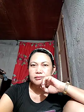 Snapshot of Everleigh_mom chatting on September 25, 10:32 am Everleigh mom online show from September 25, 10:32 am