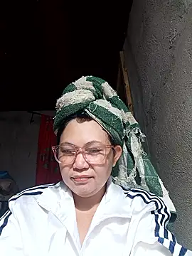 Everleigh mom online show from January 16, 1:42 am