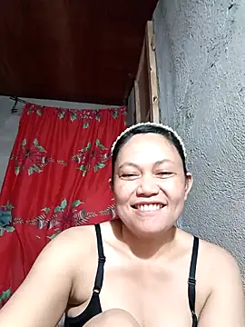 Snapshot of Everleigh_mom chatting on September 28, 7:59 am Everleigh mom online show from September 28, 7:59 am