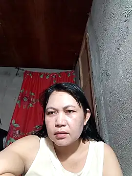Snapshot of Everleigh_mom chatting on October 3, 2:37 am Everleigh mom online show from October 3, 2:37 am