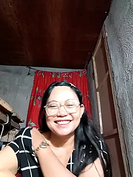 Snapshot of Everleigh_mom chatting on October 17, 7:48 pm Everleigh mom online show from October 17, 7:48 pm