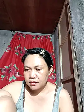 Snapshot of Everleigh_mom chatting on September 11, 10:59 am Everleigh mom online show from September 11, 10:59 am