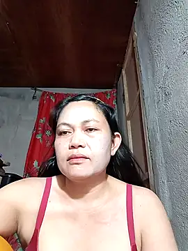 Snapshot of Everleigh_mom chatting on October 1, 5:34 am Everleigh mom online show from October 1, 5:34 am