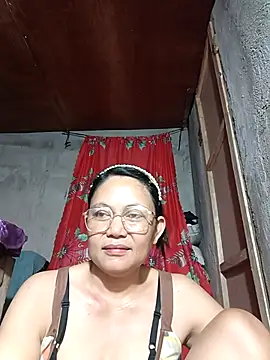 Snapshot of Everleigh_mom chatting on September 18, 7:55 am Everleigh mom online show from September 18, 7:55 am