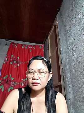 Snapshot of Everleigh_mom chatting on October 15, 10:40 pm Everleigh mom online show from October 15, 10:40 pm