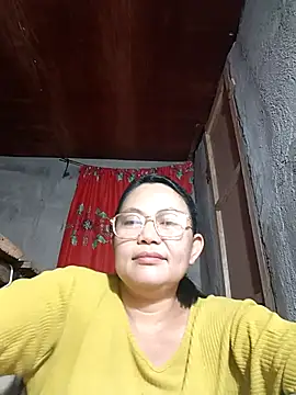Snapshot of Everleigh_mom chatting on October 19, 12:19 pm Everleigh mom online show from October 19, 12:19 pm