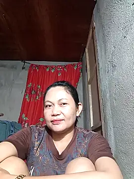 Snapshot of Everleigh_mom chatting on October 8, 1:34 pm Everleigh mom online show from October 8, 1:34 pm