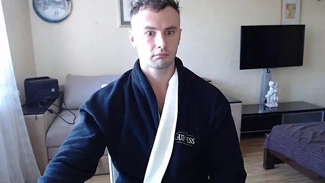 Snapshot of muscle_uncut chatting on October 15, 8:11 am muscle uncut online show from October 15, 8:11 am
