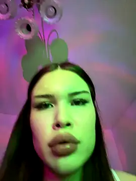 misssurprizisss online show from November 6, 1:04 pm