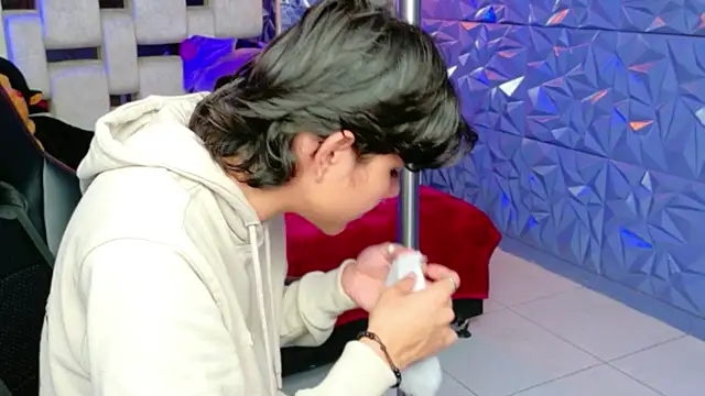 alandelrey57 online show from March 4, 1:30 pm