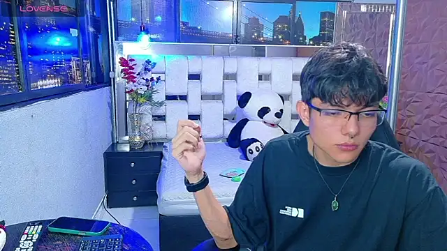 Snapshot of alandelrey57 chatting on December 5, 4:22 am alandelrey57 online show from December 5, 4:22 am