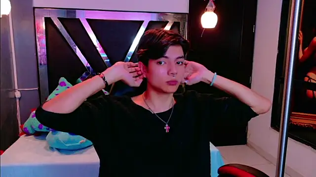 alandelrey57 online show from February 12, 2:00 am