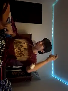 Snapshot of alandelrey57 chatting on September 10, 8:35 am alandelrey57 online show from September 10, 8:35 am