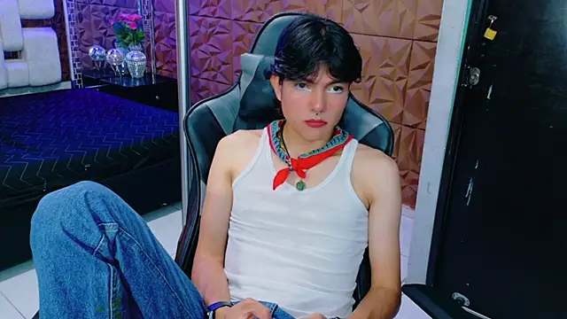 Snapshot of alandelrey57 chatting on October 17, 10:22 pm alandelrey57 online show from October 17, 10:22 pm