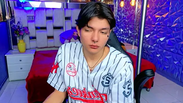 alandelrey57 online show from March 28, 7:15 pm