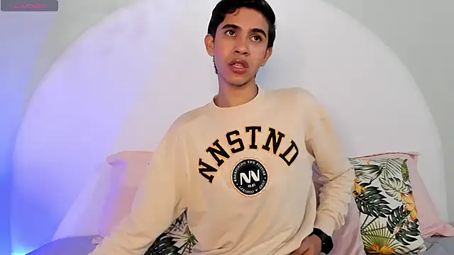 JoshuaSanzz online show from December 18, 2:27 am