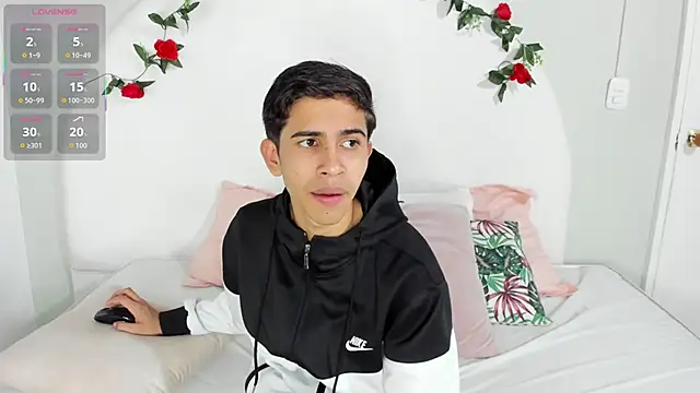 Snapshot of JoshuaSanzz chatting on October 6, 3:40 am JoshuaSanzz online show from October 6, 3:40 am