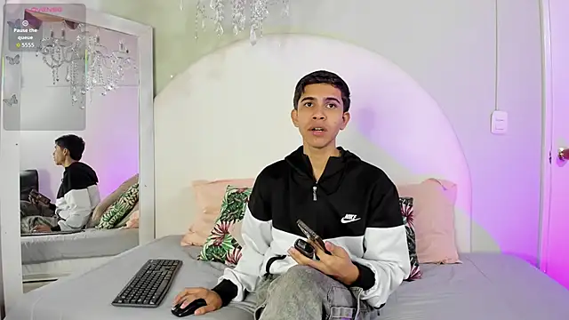 Snapshot of JoshuaSanzz chatting on October 14, 3:29 am JoshuaSanzz online show from October 14, 3:29 am