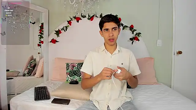 Snapshot of JoshuaSanzz chatting on October 8, 3:30 am JoshuaSanzz online show from October 8, 3:30 am