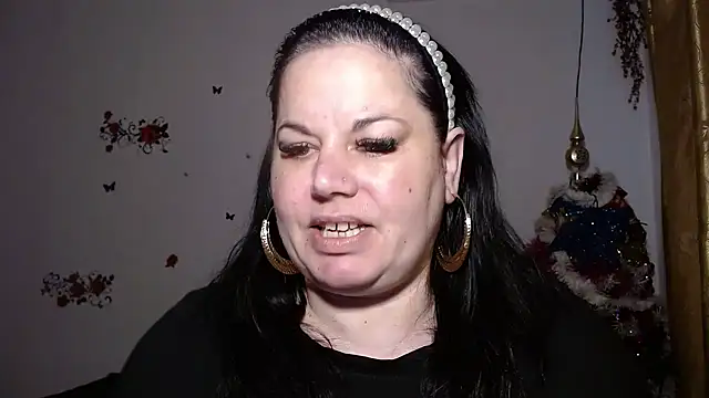 Snapshot of andreea2011 chatting on October 13, 6:37 am andreea2011 online show from October 13, 6:37 am