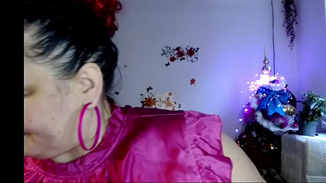 Snapshot of andreea2011 chatting on November 19, 8:25 am andreea2011 online show from November 19, 8:25 am