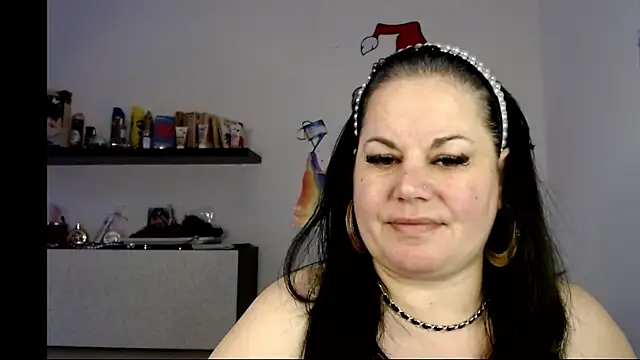Snapshot of andreea2011 chatting on December 15, 7:14 am andreea2011 online show from December 15, 7:14 am