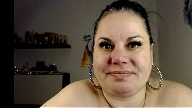 Snapshot of andreea2011 chatting on December 15, 7:20 pm andreea2011 online show from December 15, 7:20 pm