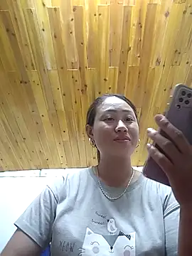 Snapshot of tttmai chatting on May 18, 8:30 am tttmai online show from May 18, 8:30 am