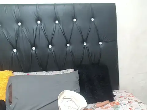 Lsnickykhanyile online show from October 30, 4:04 pm