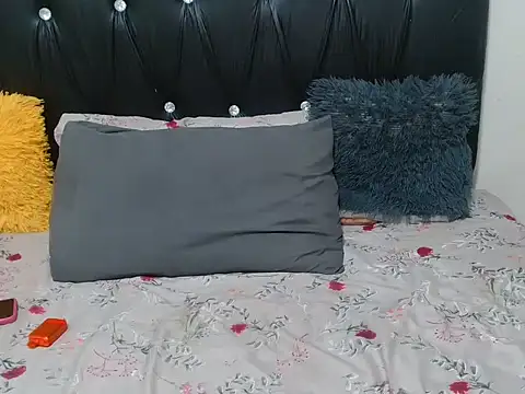 Lsnickykhanyile online show from November 18, 8:12 pm