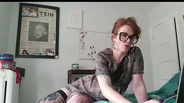 MamaFoxxx911 online show from November 21, 5:01 pm