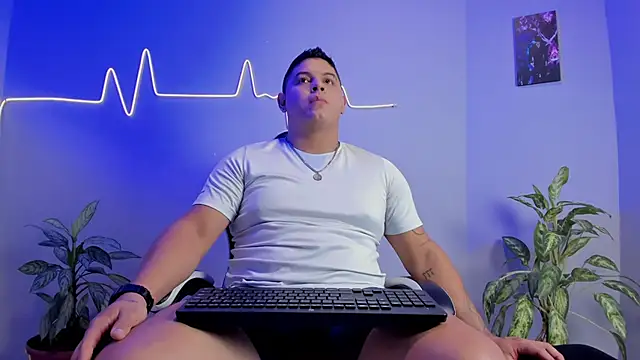 Maximus Steel online show from November 2, 3:39 pm