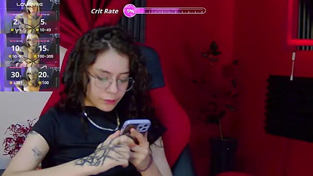 RavennMoonn online show from October 4, 9:05 pm