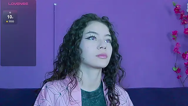RavennMoonn online show from September 16, 7:59 pm