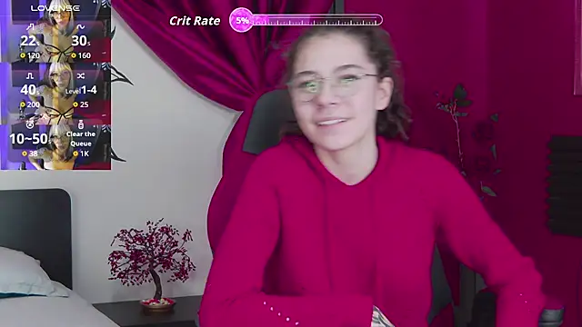 RavennMoonn online show from September 30, 7:53 pm