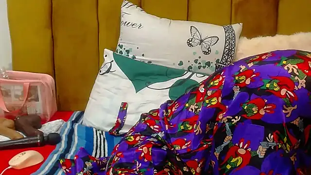 RoundaAssx22 online show from April 16, 9:39 pm