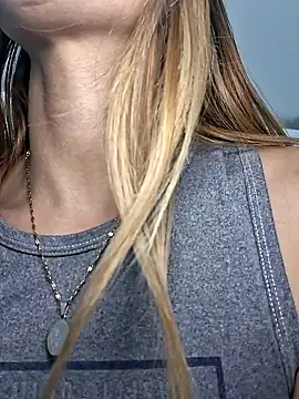 Elianasuarezz online show from May 23, 11:09 am
